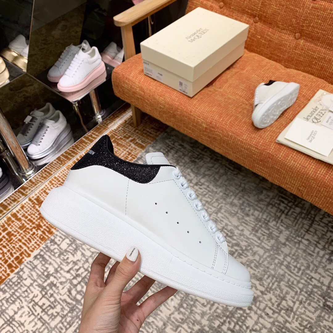 👟👟Ex-factory price 480👟👟 Men's size +10 High-quality upgraded version🔥Real shot of Alexander McQUEEN (McQueen)🎉The highest quality silk cowhide version on the market🎊, imported water-dyed sheepskin inside, counter 1:1 replica, star style T stage catwalk, a must-have for fashionistas , the original high-temperature and ultra-clear air compressor logo on the foot, absolutely counter-matched version, the arc of the back bag is truly genuine 0⃣️ difference, using an exclusive privately molded double-layer vacuum outsole, which is light on the foot and has excellent rebound! Running🏃✈️The first choice item for outdoor sports💅💅Trend and fashion coexist📣 Women’s style: 35-39, Men’s style: 39-44